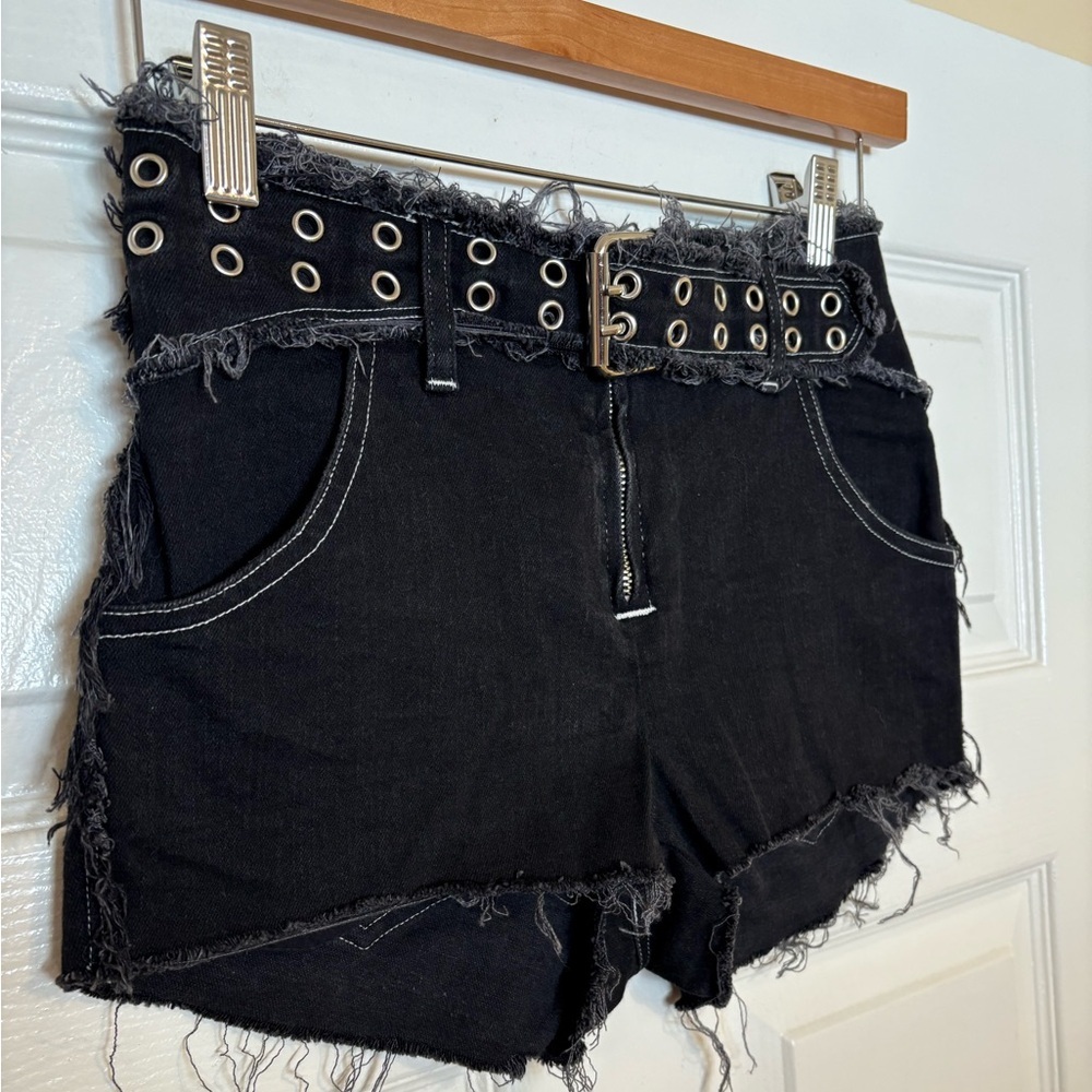 Miaou Black Distressed Denim Shorts w/ Grommet Belt Size 24 LA Made - Rare - Picture 3 of 6